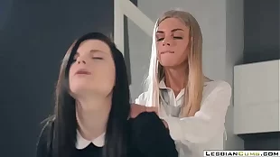 LesbianCUMS.com ⇨ Glamour Lesbian Vernissage Ring Fucking